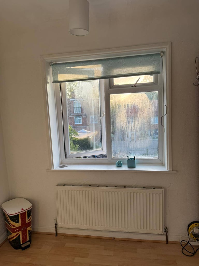 Room to rent in Morden