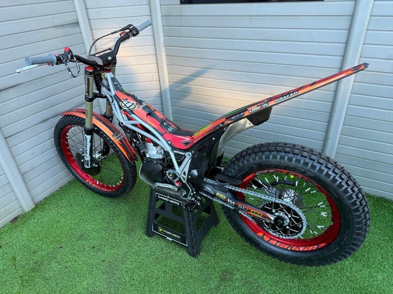 Engine Bimota V2 500 Vendo Ducati Team Ducati 888 Vendo Pin