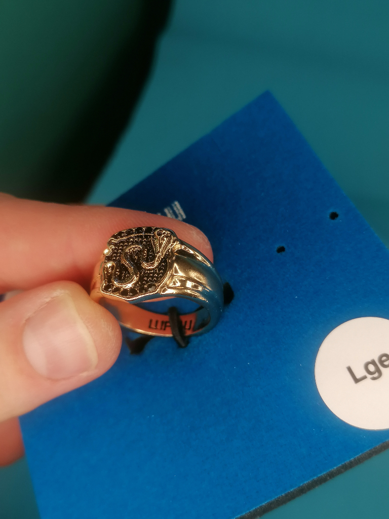 BRAND NEW  Large Man's  snake ring in box.