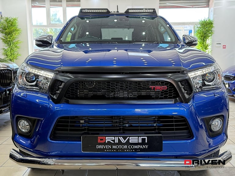 HUGE SPEC! TOYOTA HILUX INVINCIBLE 2.4 D-4D 4WD AUTO + NO VAT + FREE DELIVERY!