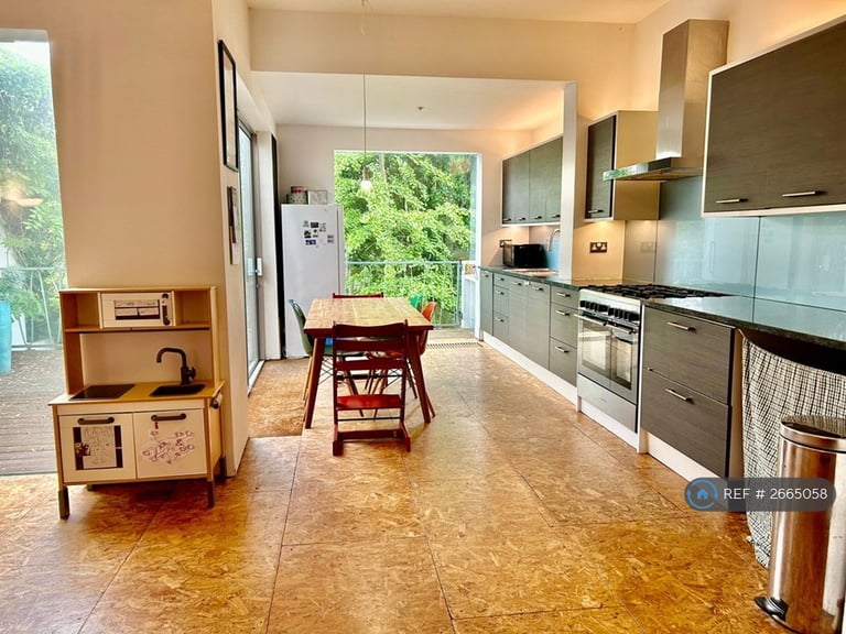 4 bedroom house in Overhill Road, London, SE22 (4 bed) (#2665058)