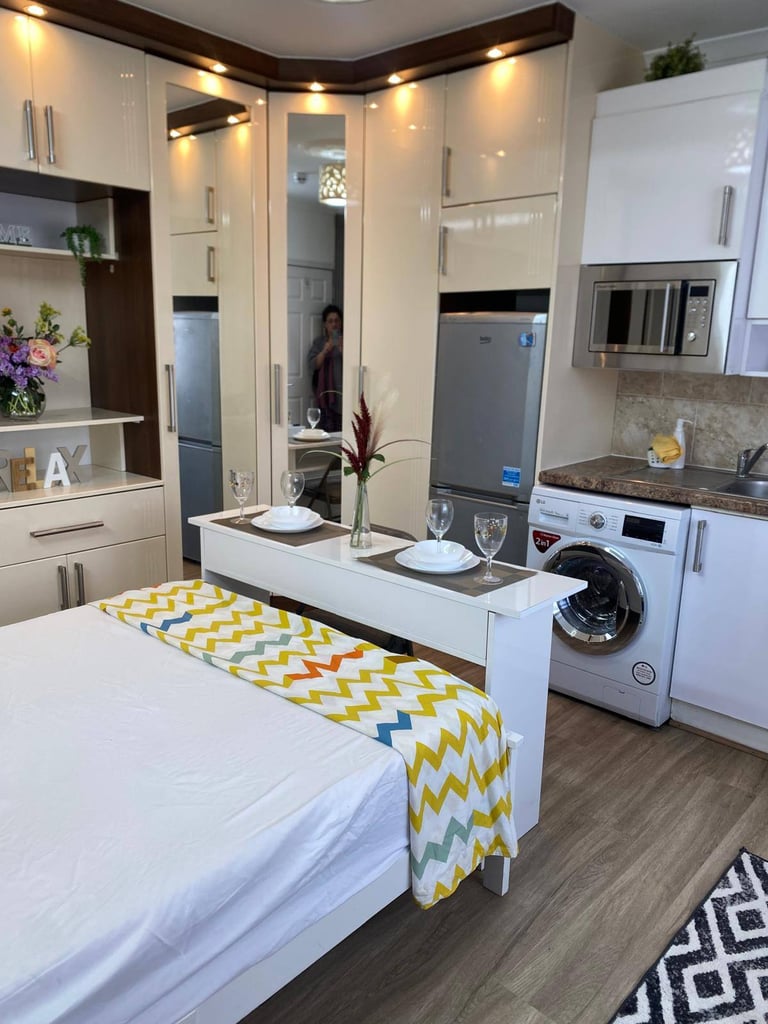 Seperate & Spacious Studio for Rent – TW4 5JL