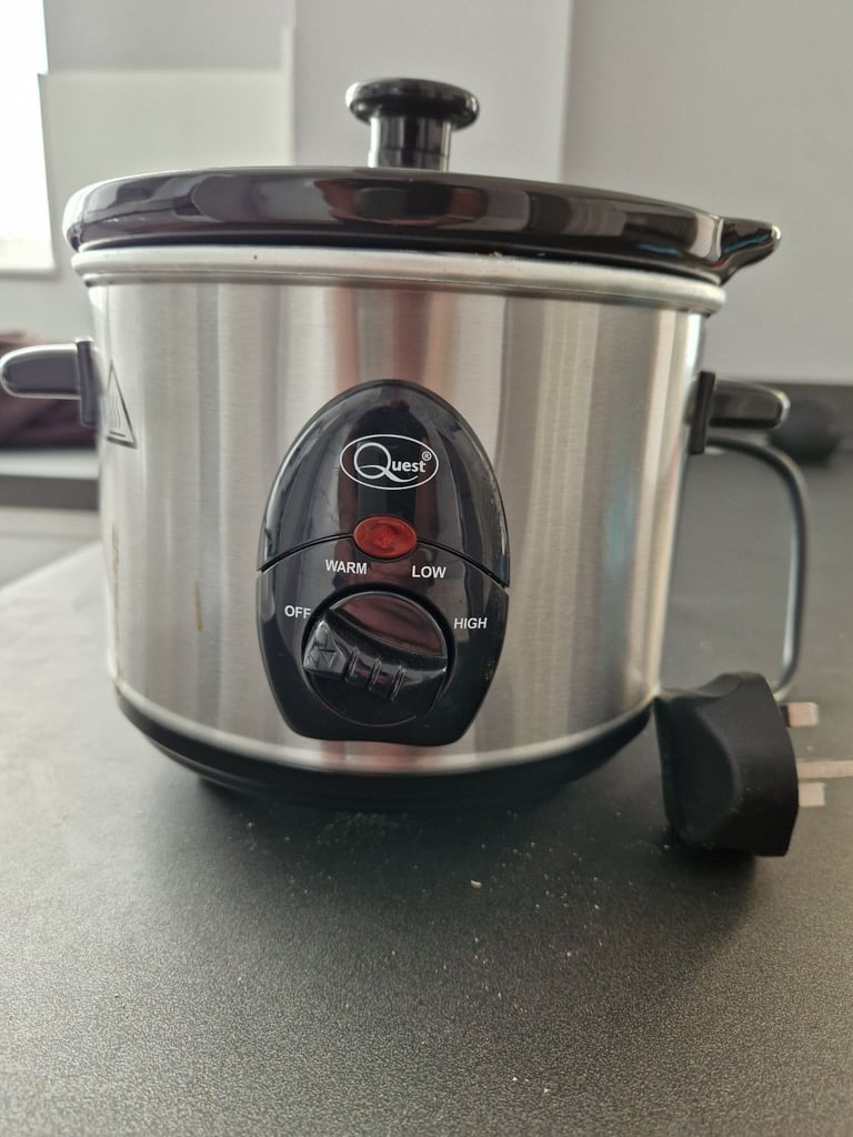 image for 1.5 litre slow cooker, Quest, RRP £30 accept £10