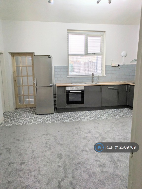 1 bedroom flat in Rupert Street, Radcliffe, Manchester, M26 (1 bed) (#2669789)