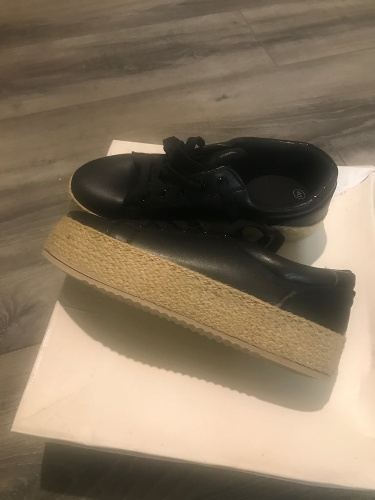 Black trainers 