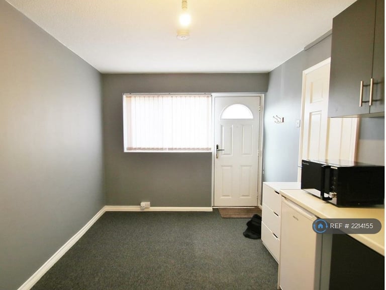 Studio flat in Whitby Gardens, Sutton, SM1 (#2214155)