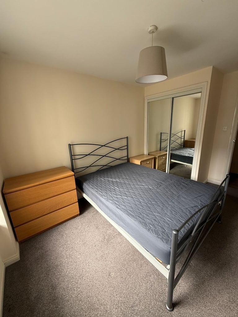 Double Room available: Females preferred
