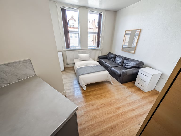 Shared House - DSS Only - All Ensuites. 5 mins to the high street