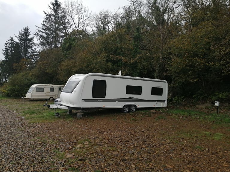 Hobby 695 VIP - Fixed Bed & Awning