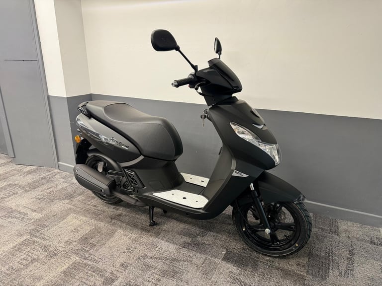 BRAND NEW PEUGEOT KISBEE 50 BLACK EDITION 50cc MOPED 2 YEAR WARRANTY+ DELIVERY