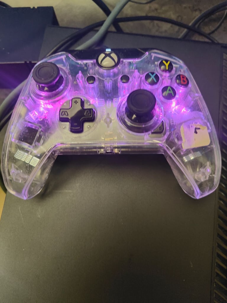 Xbox one controller and 1 game 