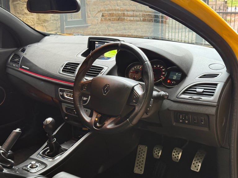 2016 Renault Megane 2.0 T 16V Renaultsport Nav 275 3dr - Liquid yellow - Trophy  COUPE Petrol Manual