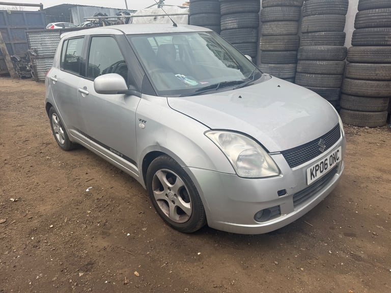 Suzuki swift 1.3 automatic 2006 silver BREAKING FOR PARTS 