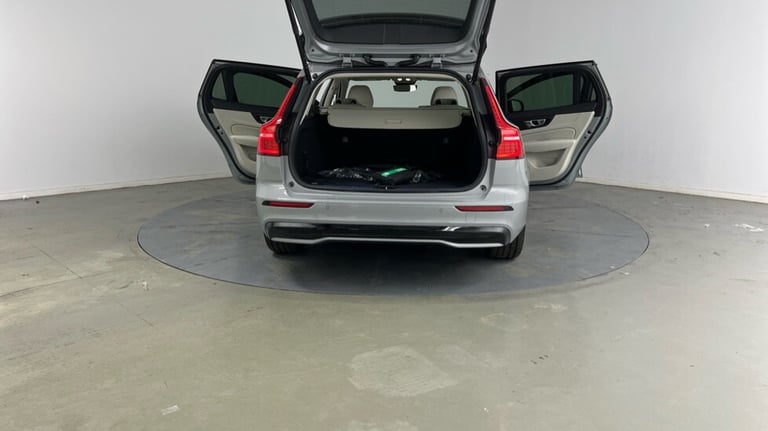 2025 Volvo V60 Plus, B4 Mild hybrid, Petrol, Dark Estate Petrol Automatic
