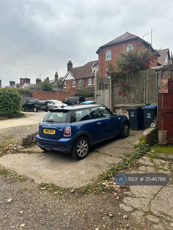 5 bedroom house in High Street, Tring, HP23 (5 bed) (#2546766)