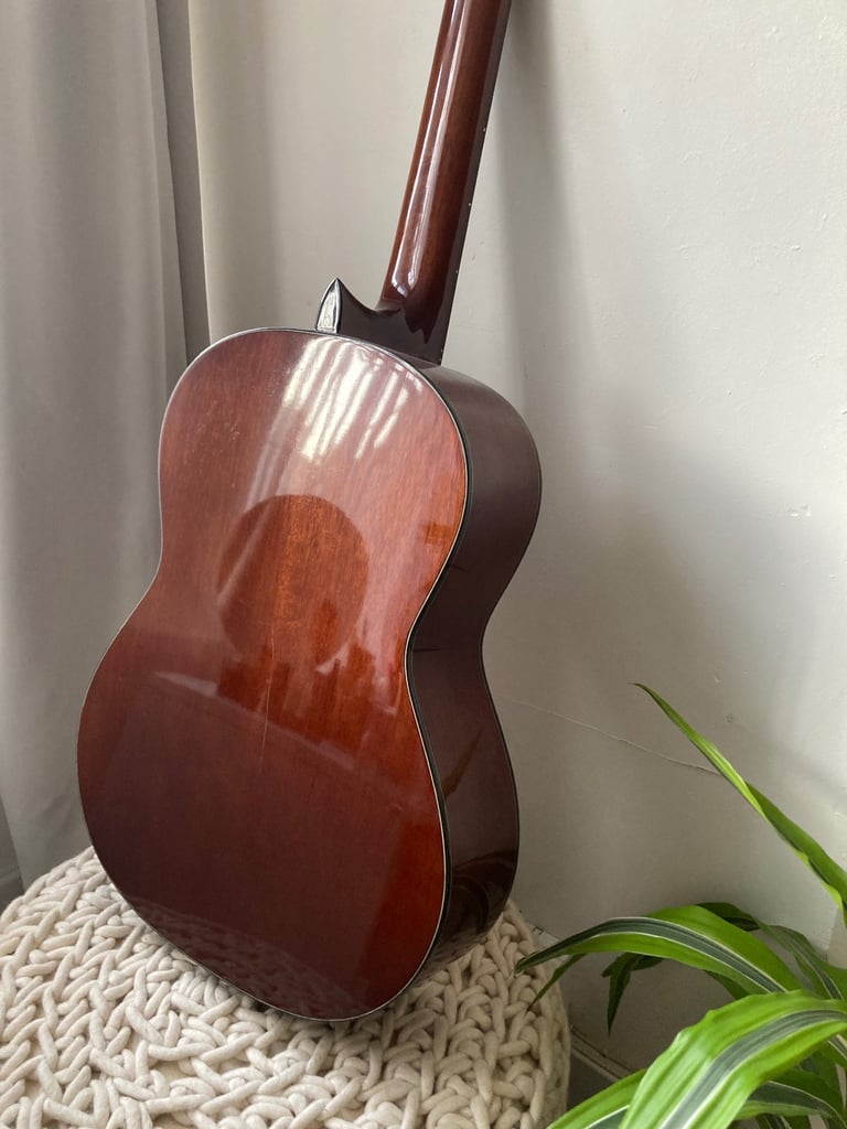 Classical Guitar in Perfect Condition + Black Case