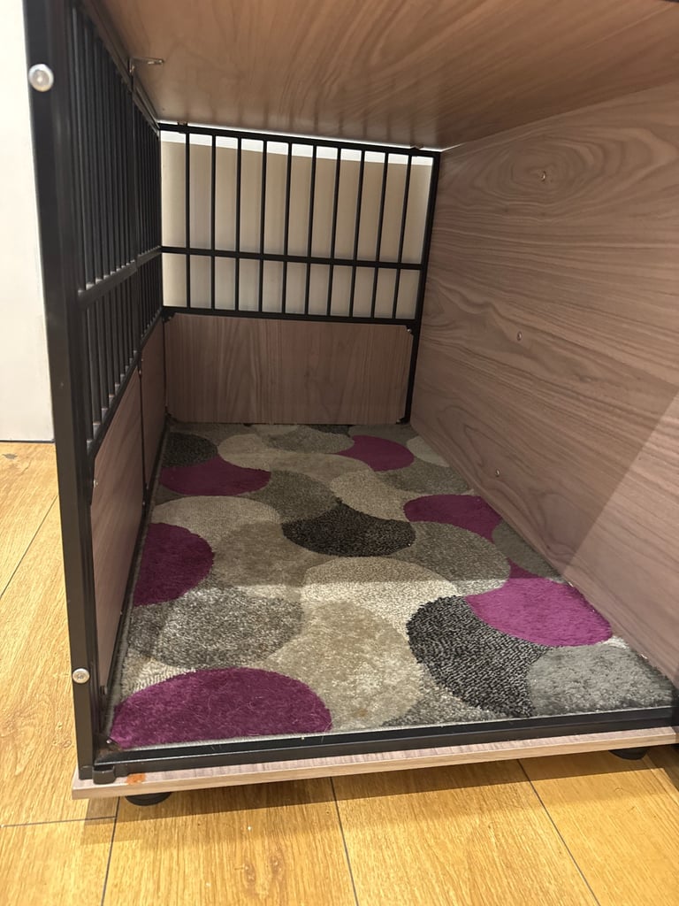Dog crate- with carpet- USED