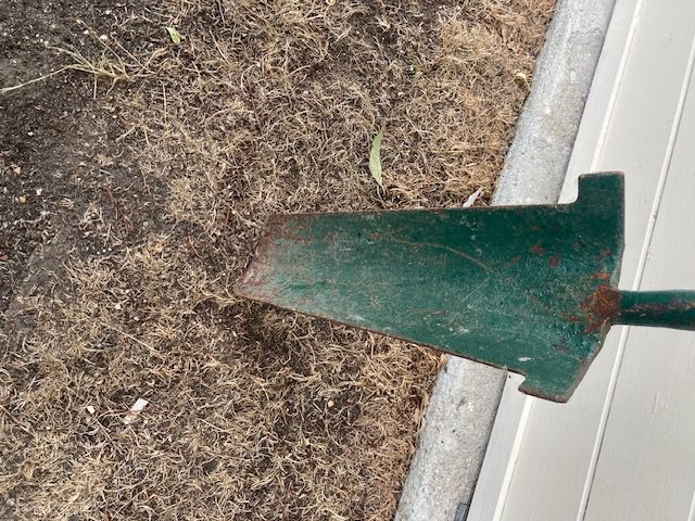 BULLDOG POST HOLE SHOVEL narrow blade   ONLY £10