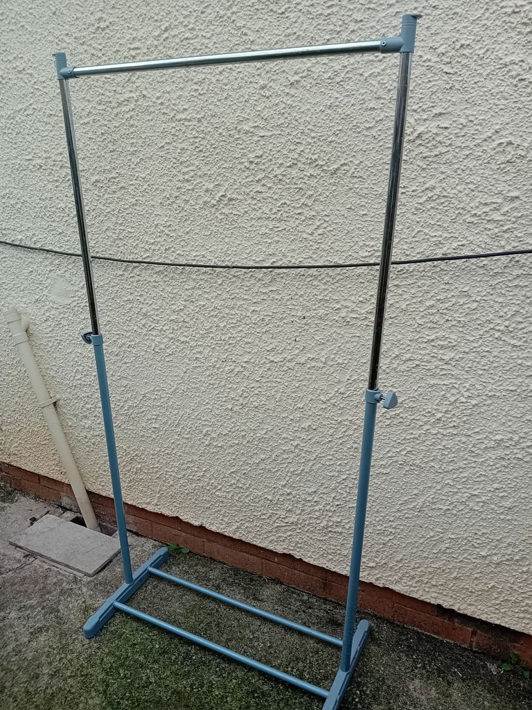 Clothes rail