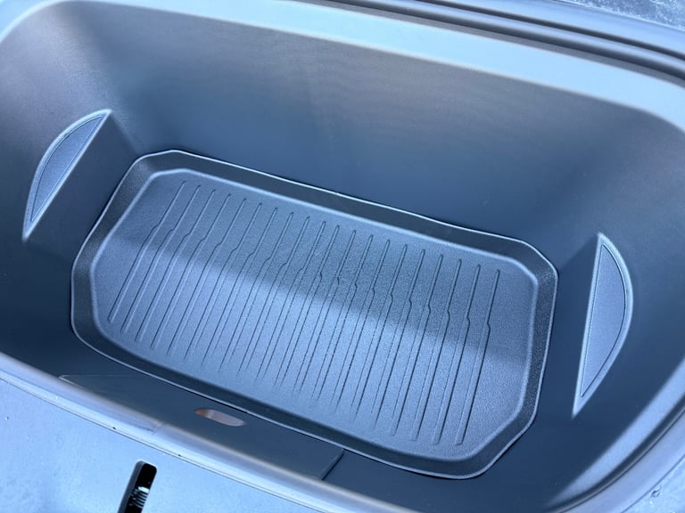 Original Tesla Model Y set of rubber mats - x5