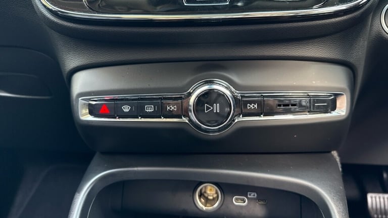 2025 Volvo XC40 Ultra, B4 Mild hybrid, Petrol, Dark Estate Petrol Automatic