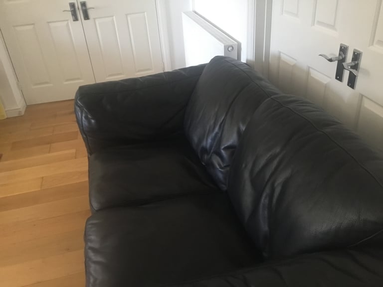ITALIAN BLACK LEATHER 2-3 SEATER SOFA
