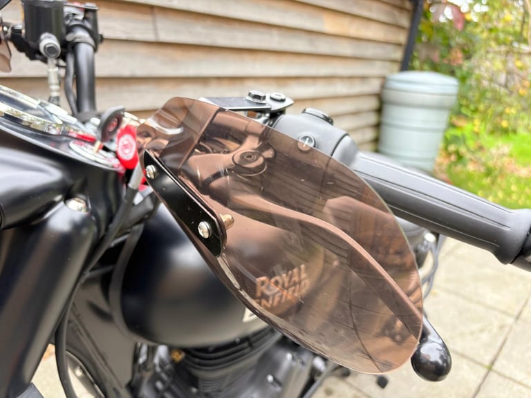 2023 / 23 Royal Enfield CLASSIC 350 £3500 Black 201 miles.