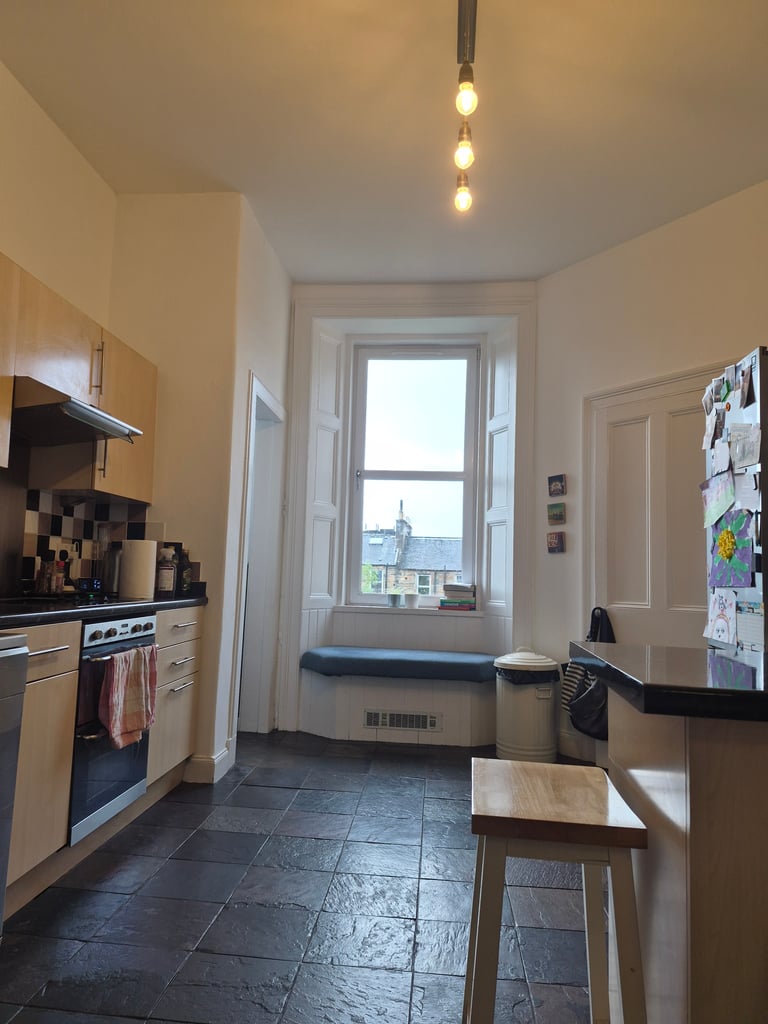4 bed 2 bath flat with roof terrace to rent