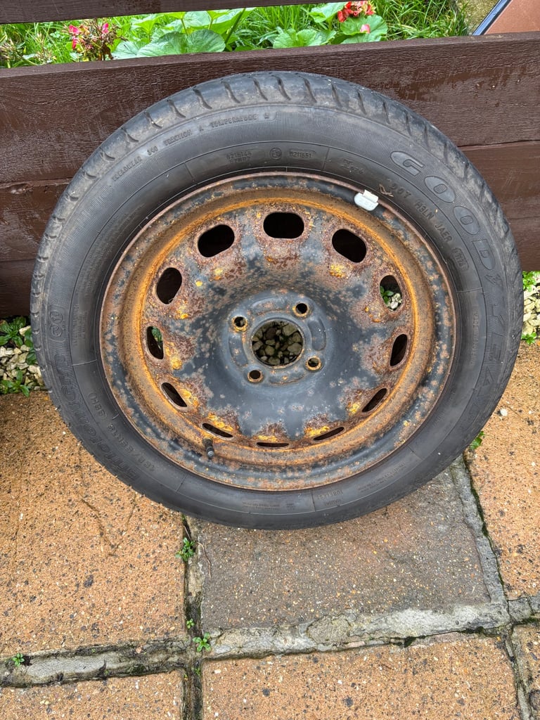 image for Ford Fiesta 15 inch steel wheels with tyres