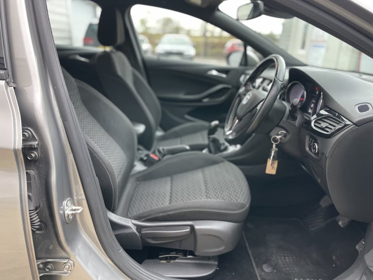 VAUXHALL ASTRA 1.4 i SRi 2017