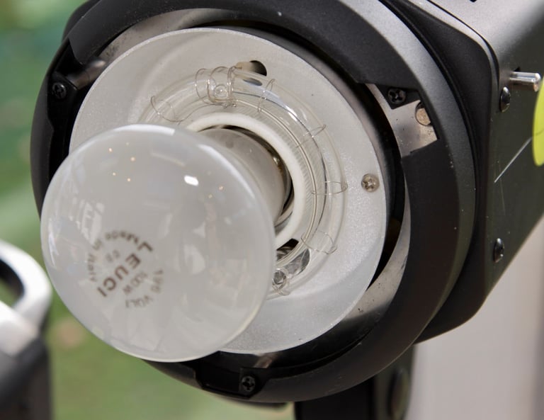  Lastolite Lumen 8 F400 2 Head Flash Kit Softbox , umbrella's & Kit Bags 