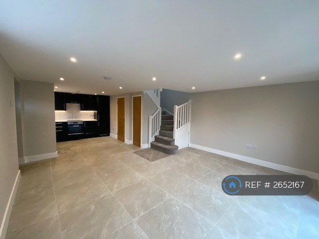 2 bedroom house in High Street, Princes Risborough, HP27 (2 bed) (#2652167)
