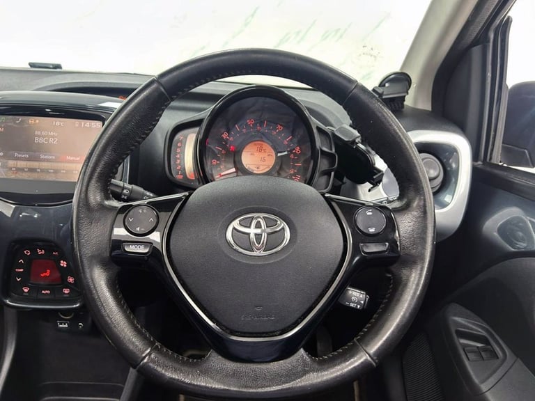 2016 Toyota AYGO 1.0 VVT-i x-clusiv 2 x-wave 5dr Petrol Manual Euro 6 (68 ps) 2 OWNERS! LAST Hatc...