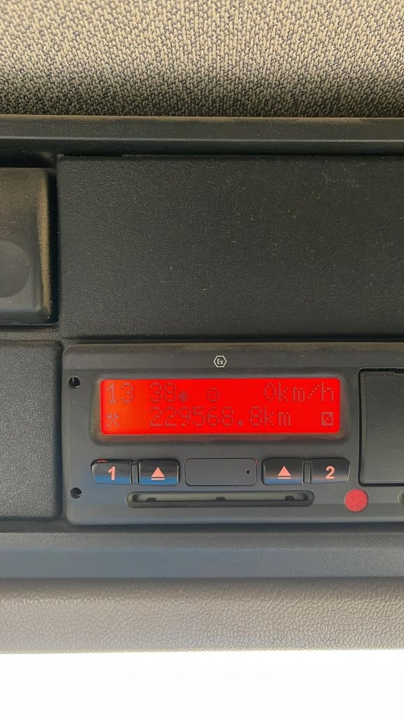  2010 (60) LEYLAND DAF CF 75.310 SKIP LOADER. 6X4. 26 TON GVW. BOUGHTON GEAR