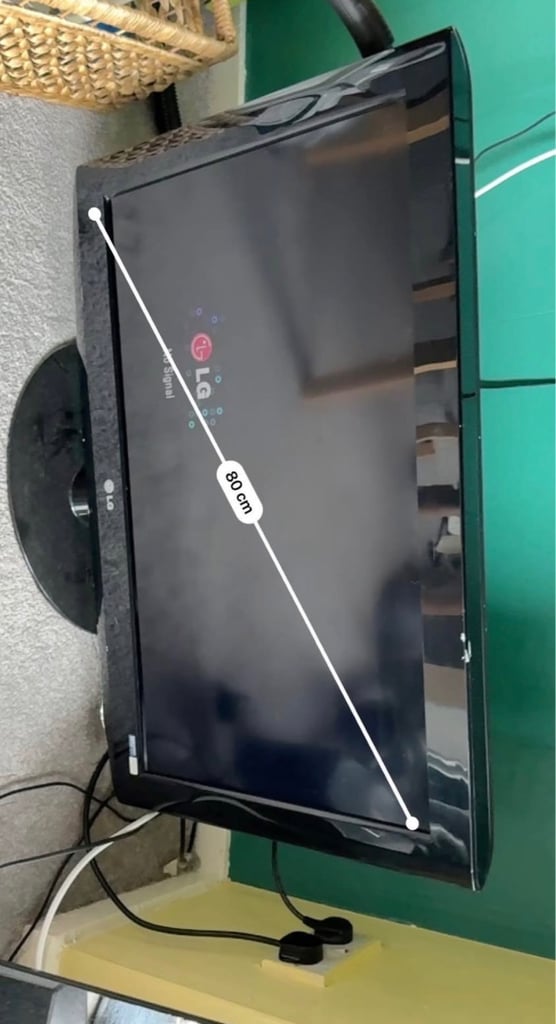 31 inches LG TV