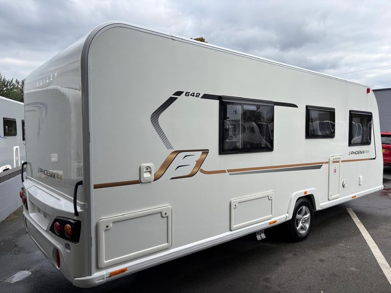 2019 Bailey Phoenix Vogue 642 SE Fixed Beds, End Washroom, 12 Months Warranty