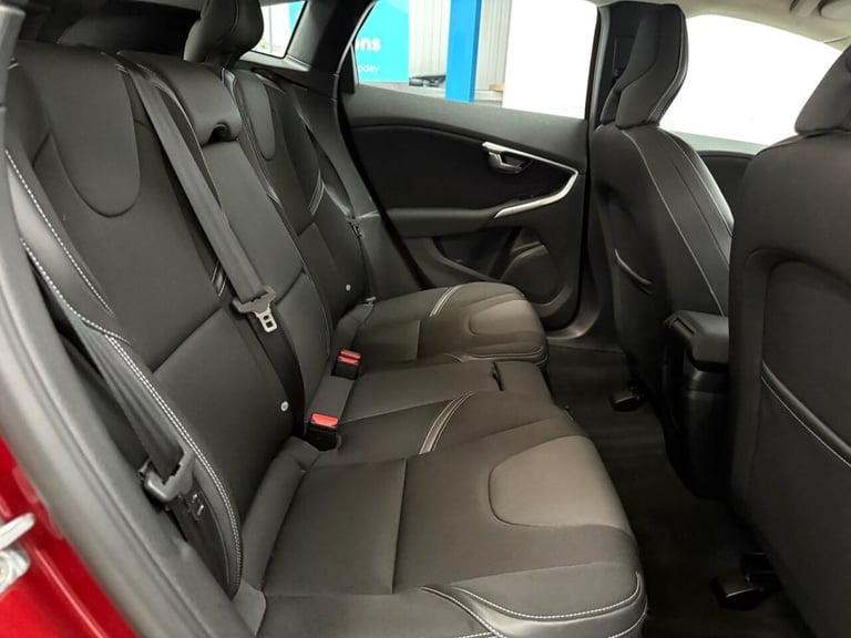 2017 17 VOLVO V40 2.0 T2 MOMENTUM HATCHBACK 5DR PETROL MANUAL EURO 6 (S/S) (122 