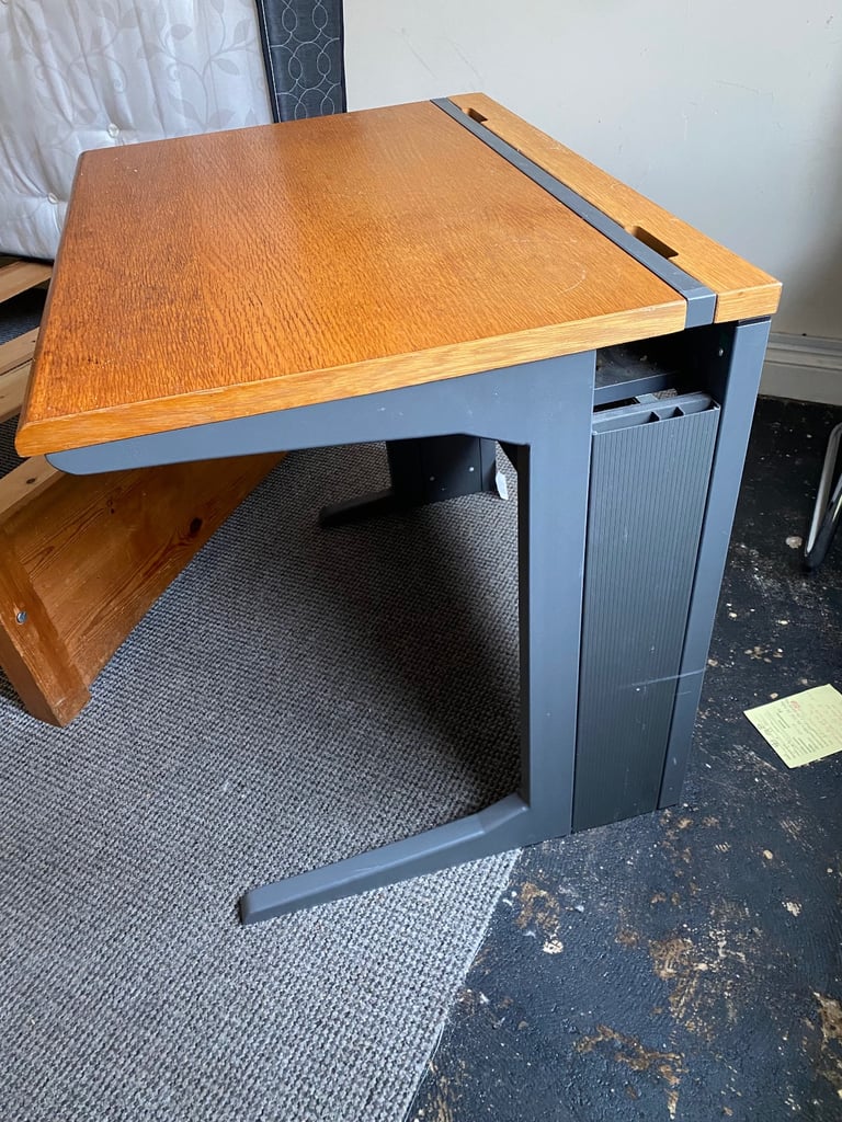 Single Desk