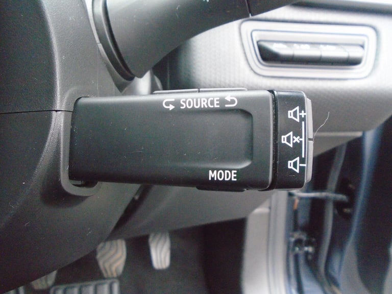 2022 Renault Clio 1.0 TCe Iconic Euro 6 (s/s) 5dr HATCHBACK Petrol Manual