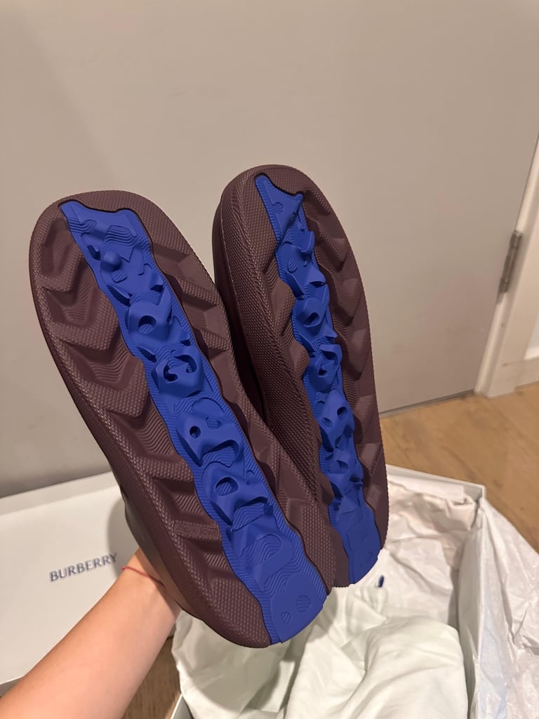 Burberry low top trainer on rubber sole
