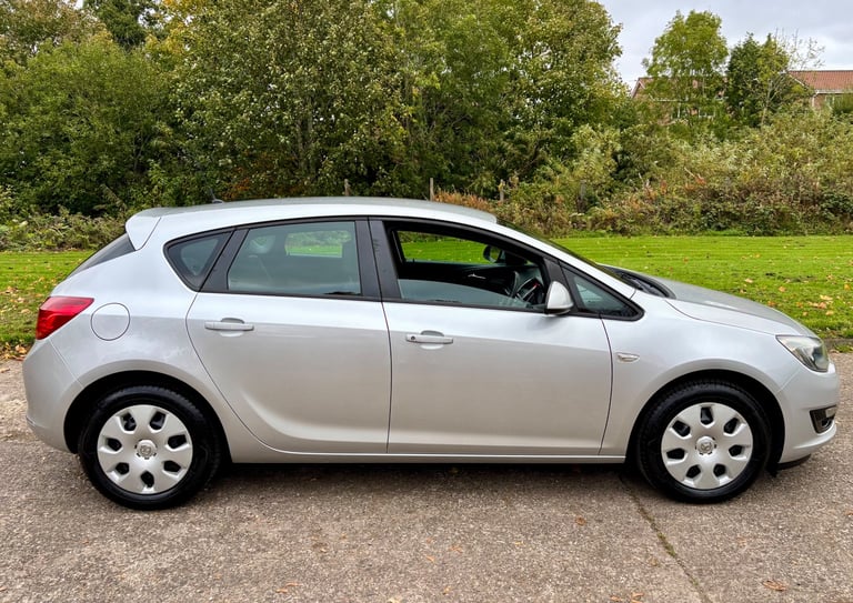 2014 Vauxhall Astra 1.3 Diesel Mot October 2026 Full Service History £20 Road Tax 