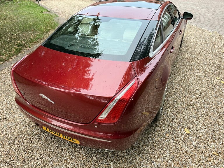 2010 Jaguar XJ 3.0d V6 Premium Luxury 4dr Auto SALOON DIESEL Automatic