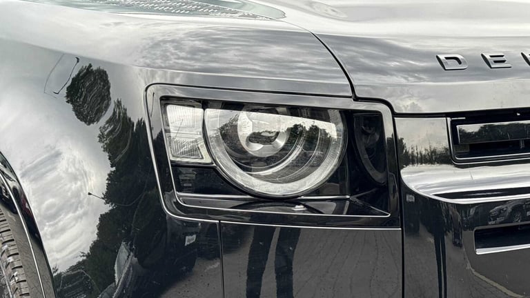 2025 Land Rover Defender 3.0 D250 X-Dynamic SE 90 3dr Auto ESTATE DIESEL Automatic