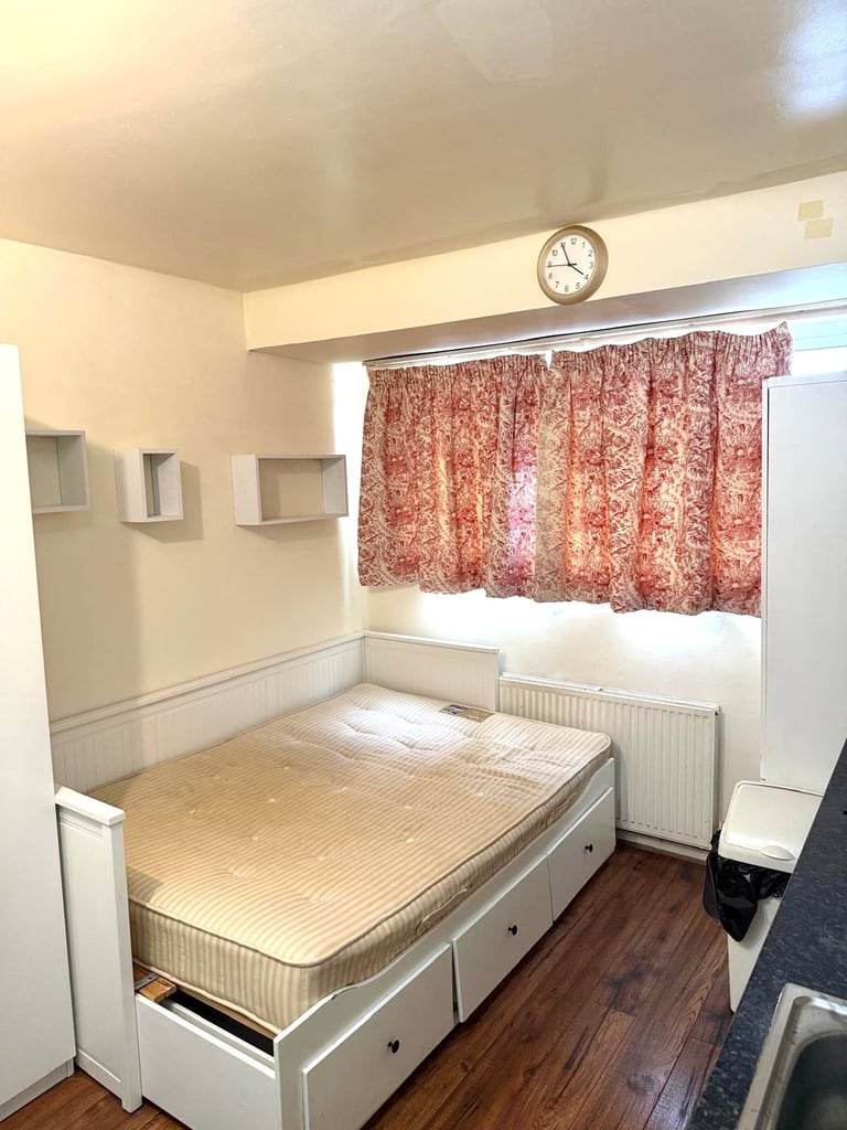 Double room with own kitchen for single occupancy or couple Postcode UB6 0NY