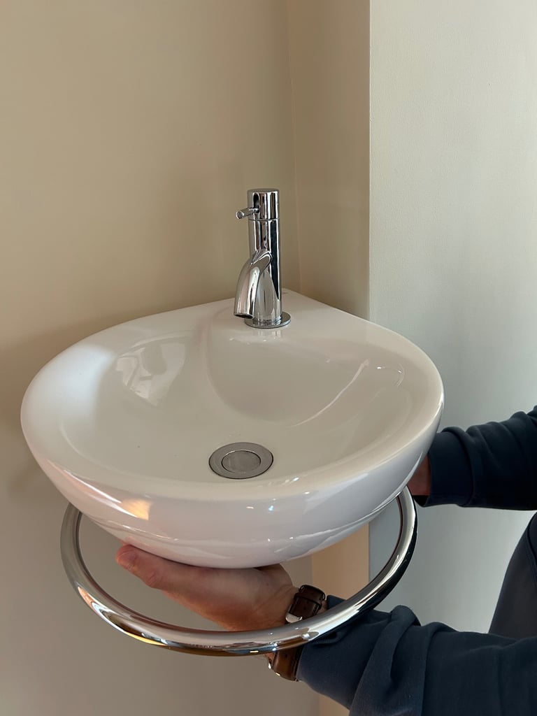 Porcelanosa corner cloakroom sink