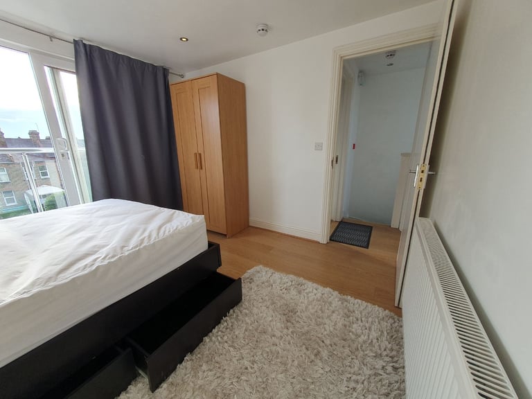 Newly decorated large double room 