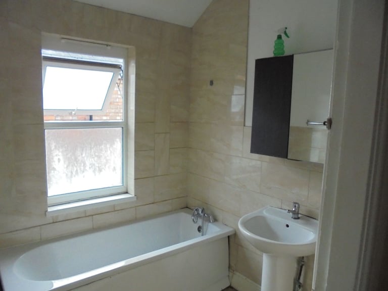 Rooms to Rent in 7 Bed House on Ivor Road, Sparkhill. Supported Accommodation. Immediate Move In