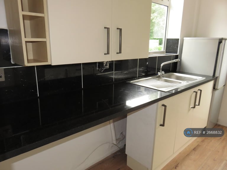 3 bedroom house in Oak Lane, Whitefield, Manchester, M45 (3 bed) (#2668832)