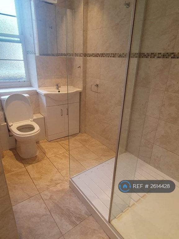 3 bedroom flat in Matilda House, London, E1W (3 bed) (#2614428)
