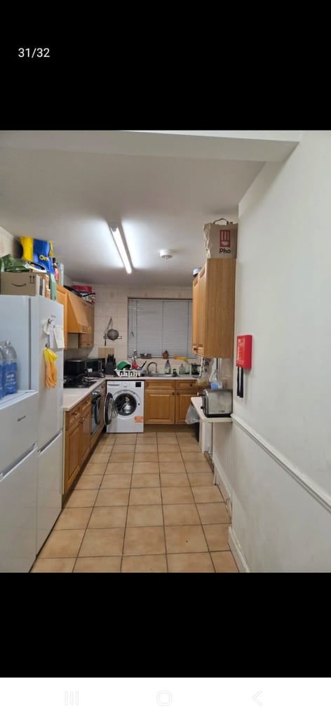 TENANT MUST BE BIG DOG FRIENDLYRoom to Rent eith nice office 
